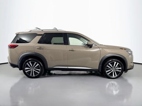 Used 2025 Nissan Pathfinder Platinum w/ Cargo Package AWD/4WD image 4