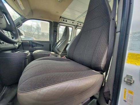 Used 2025 GMC Savana 2500 w/ Driver Convenience Package image 7