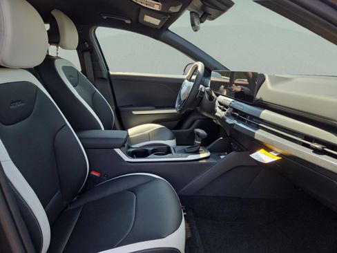 New 2026 Kia K4 EX FWD image 12