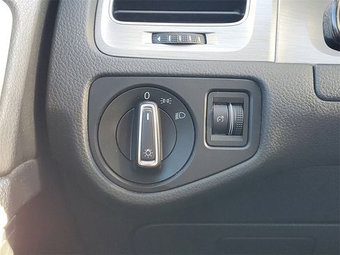 Used 2015 Volkswagen Golf S image 13