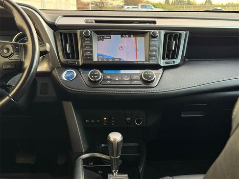 Used 2016 Toyota RAV4 Limited image 17