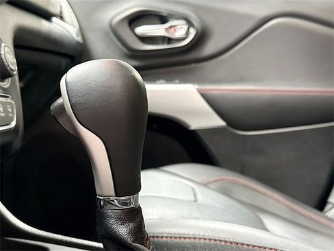 Used 2018 Jeep Cherokee Trailhawk w/ Quick Order Package 27L image 19