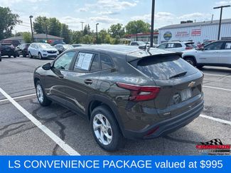 Used 2024 Chevrolet Trax LS w/ LS Convenience Package FWD video 2