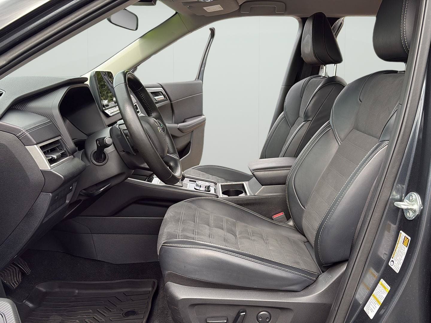 Used 2024 Mitsubishi Outlander SE AWD/4WD image 12