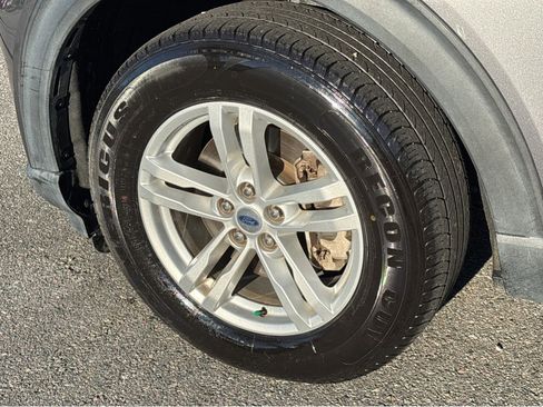 Used 2022 Ford Explorer XLT w/ Equipment Group 202A image 21