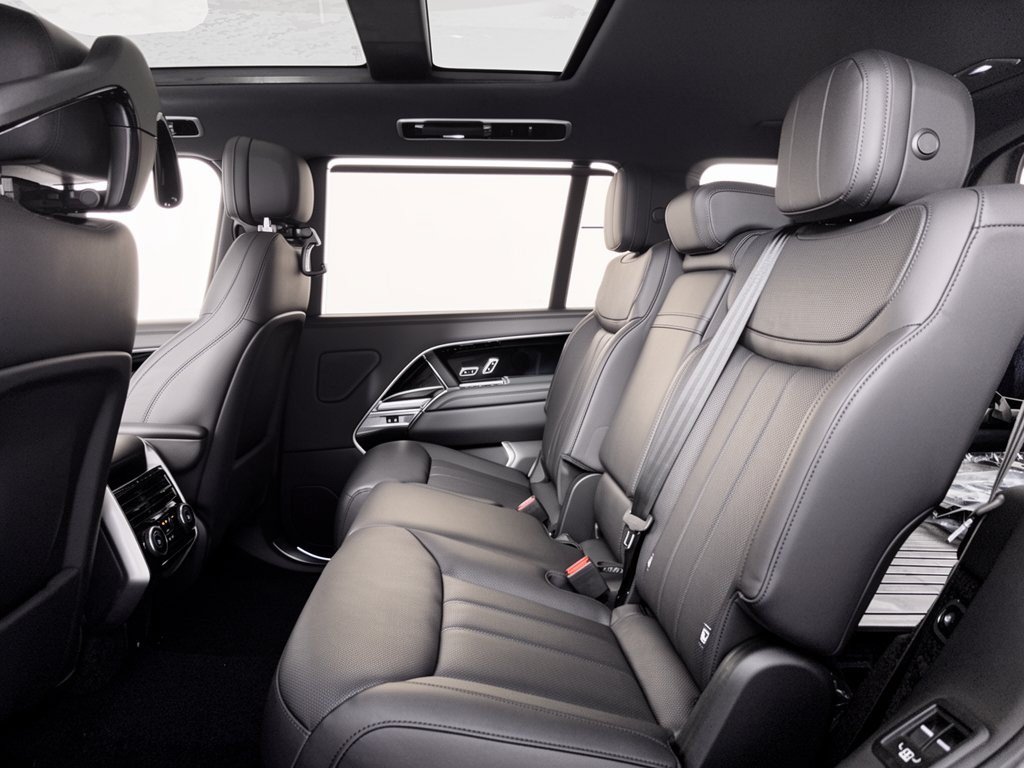 New 2026 Land Rover Range Rover Long Wheelbase SE AWD/4WD image 24