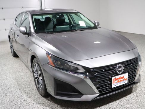 Used 2023 Nissan Altima 2.5 SV w/ SV Premium Package image 5