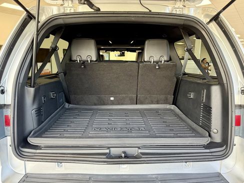 Used 2017 Lincoln Navigator L Reserve image 9