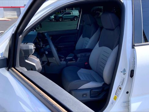 Used 2025 Toyota Tacoma TRD Sport image 8