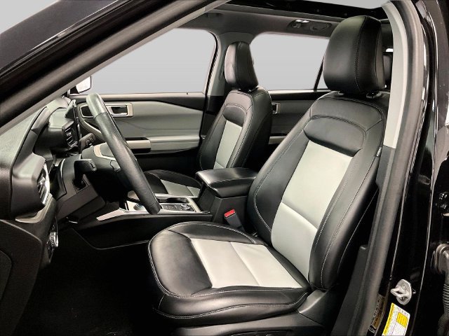 Used 2023 Ford Explorer XLT w/ Equipment Group 202A AWD/4WD image 24