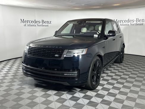 Used 2023 Land Rover Range Rover SE AWD/4WD image 3