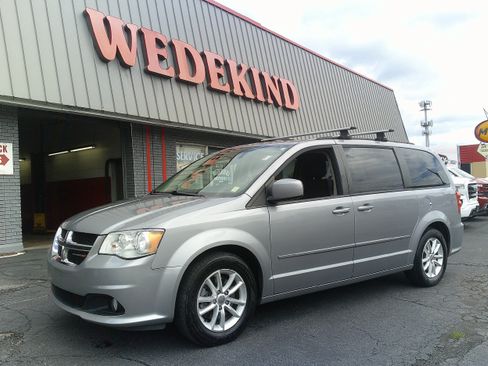 Used 2016 Dodge Grand Caravan SXT FWD image 1