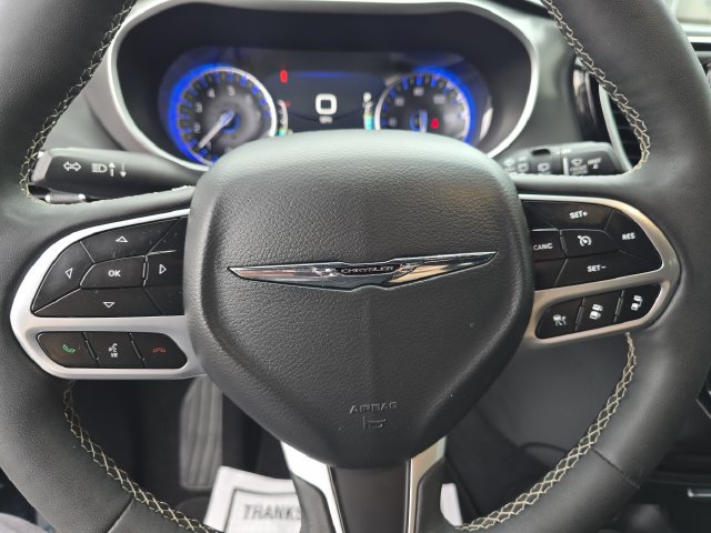 Used 2025 Chrysler Pacifica Select FWD image 27
