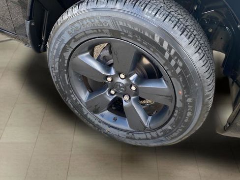 Used 2022 RAM 1500 Express w/ Wheel & Sound Group AWD/4WD image 9