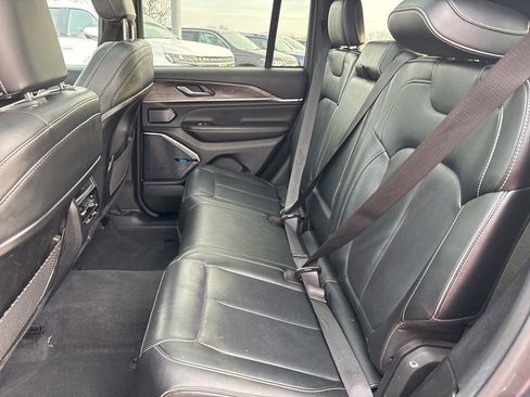 Used 2022 Jeep Grand Cherokee Overland AWD/4WD image 32
