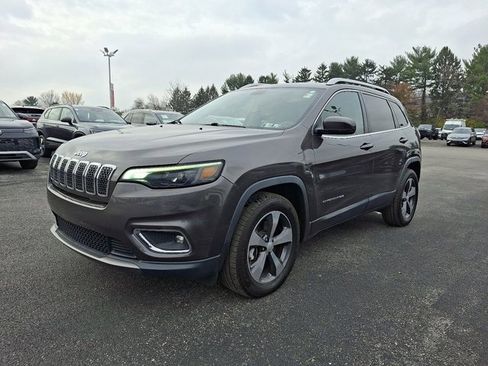 Certified 2019 Jeep Cherokee Limited w/ Luxury Group image 3