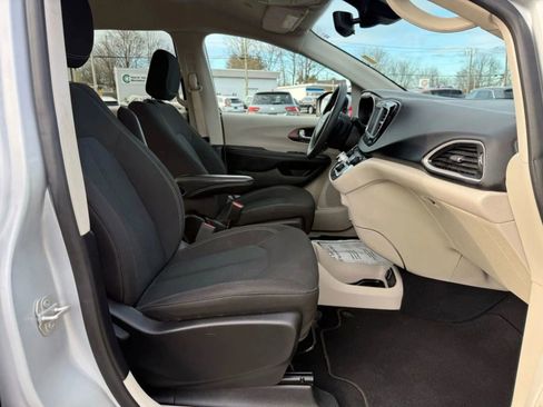 Used 2023 Chrysler Voyager LX FWD image 19