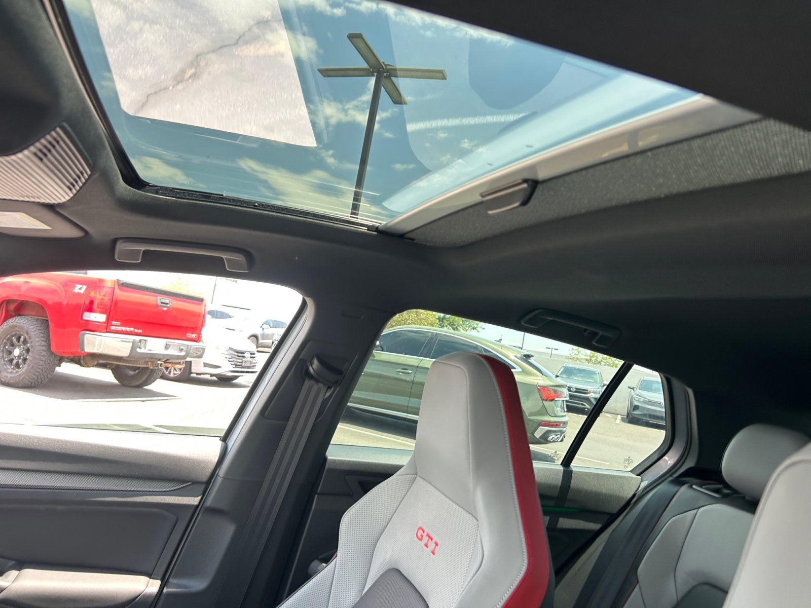New 2026 Volkswagen GTI SE FWD image 31