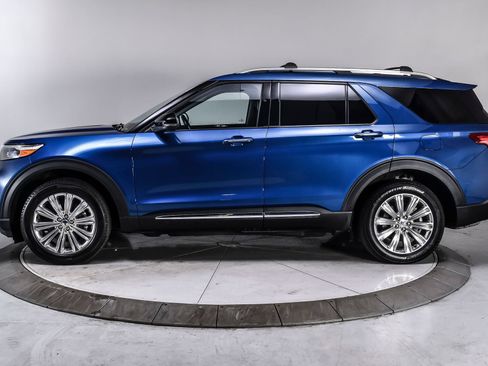 Used 2023 Ford Explorer Limited AWD/4WD image 3