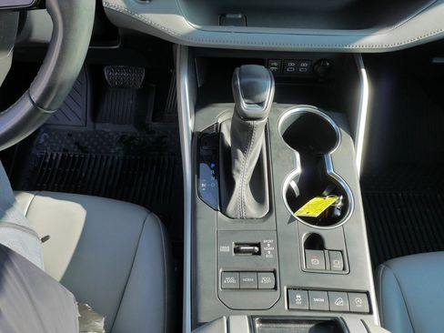 Used 2022 Toyota Highlander XLE image 26