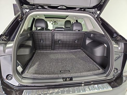 New 2026 Volkswagen Tiguan SE FWD image 13