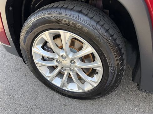 Used 2019 Jeep Cherokee Latitude w/ Popular Appearance Group image 22