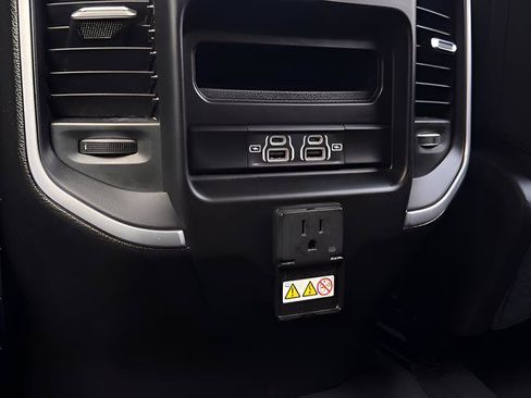 Used 2025 RAM 1500 Big Horn AWD/4WD image 25
