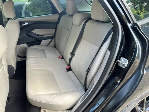 Used 2016 Ford Focus SE FWD image 11