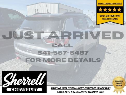 Used 2018 Jeep Compass Trailhawk w/ Leather Interior Group AWD/4WD image 3