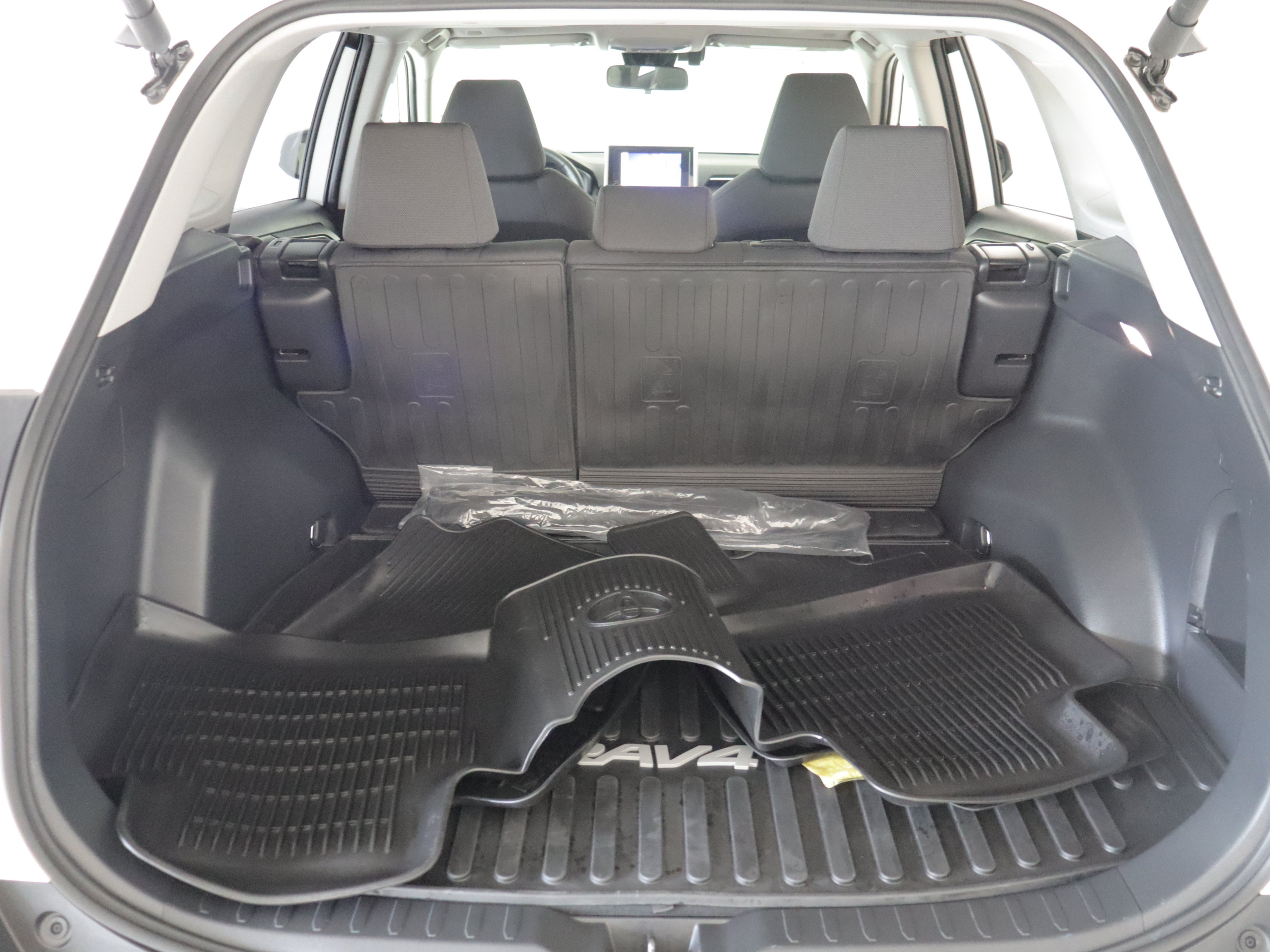 Used 2025 Toyota RAV4 XLE w/ Convenience Package AWD/4WD image 21
