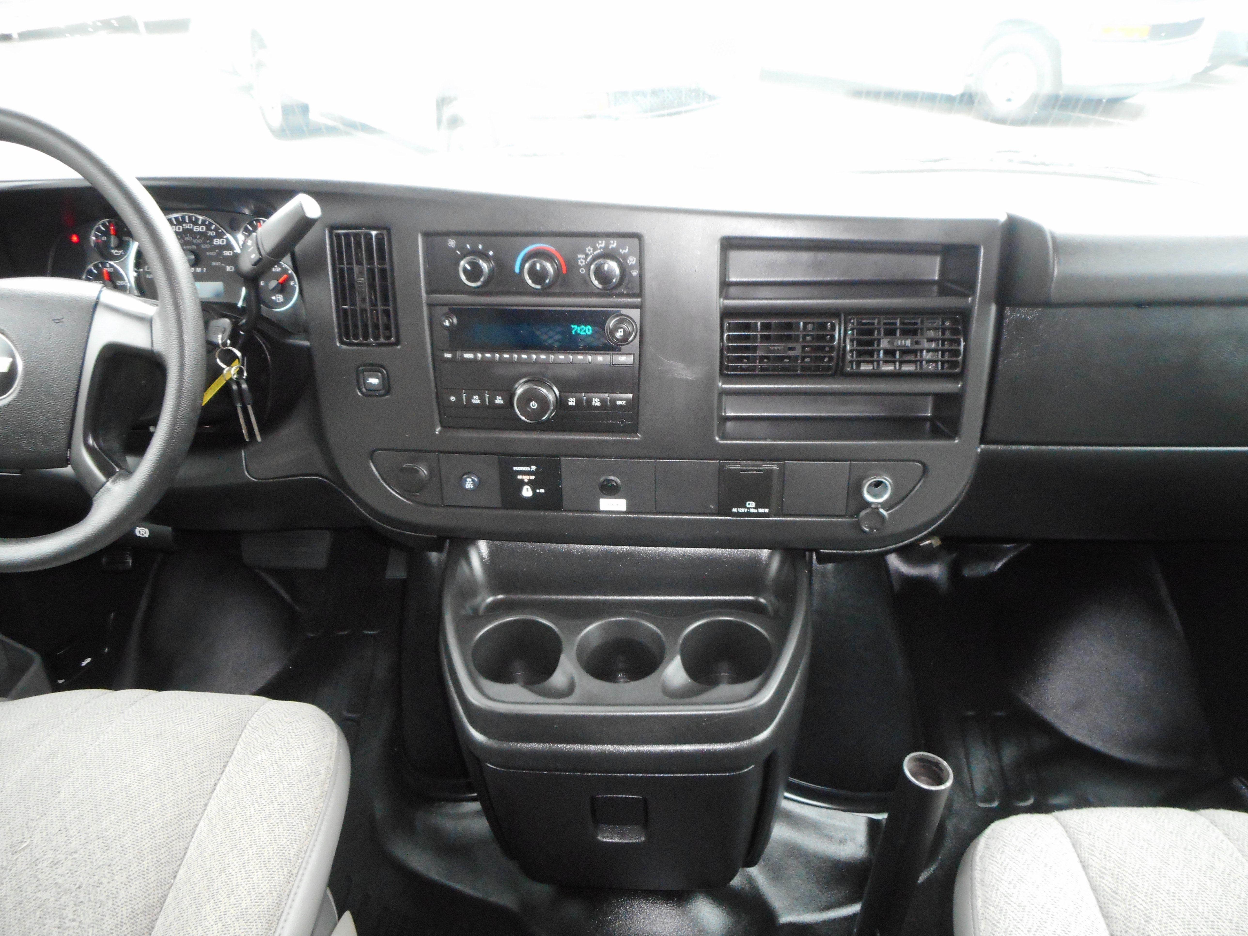 Used 2016 Chevrolet Express 2500 RWD image 22