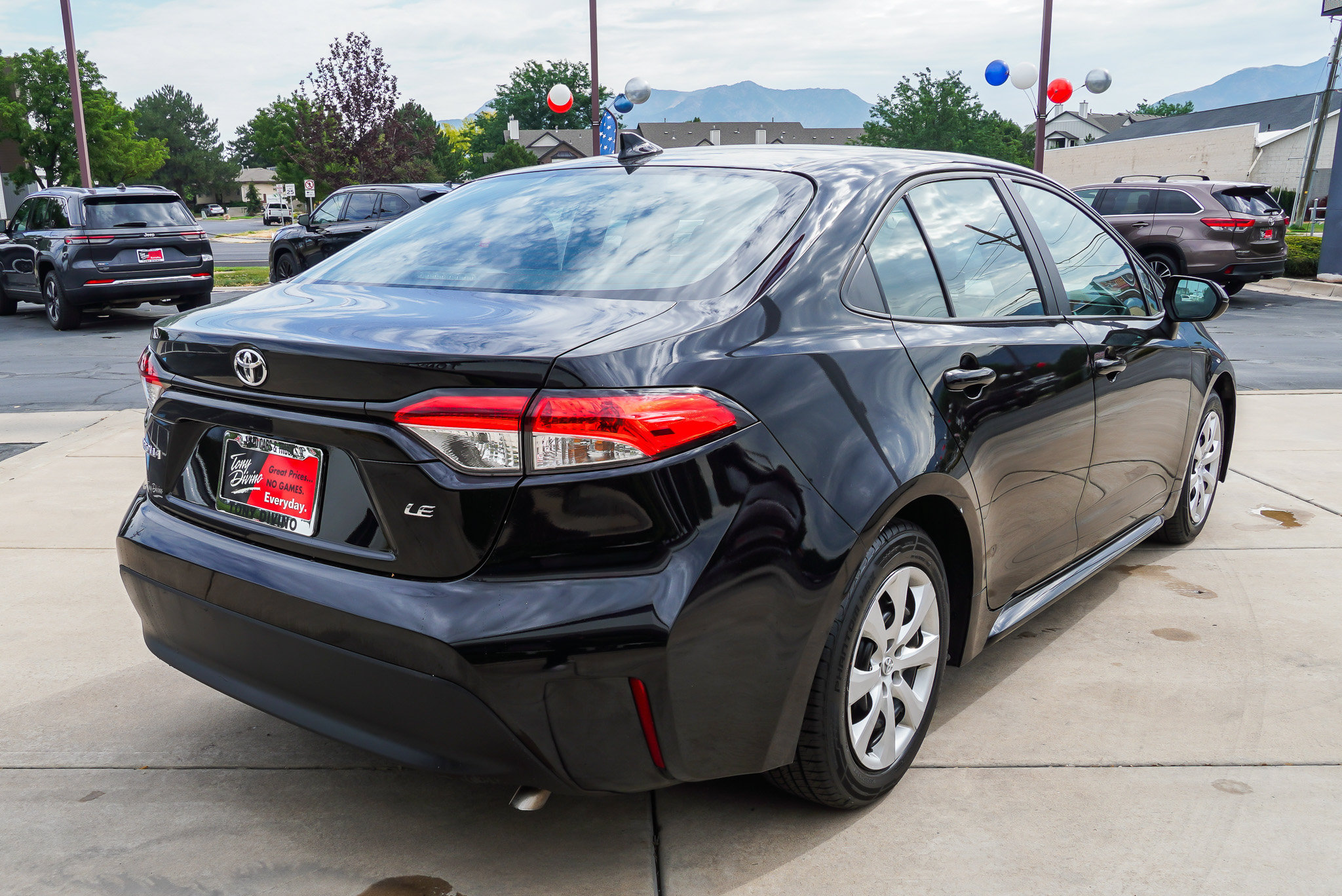 Used 2025 Toyota Corolla LE FWD image 8