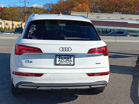 Used 2023 Audi Q5 Premium w/ Convenience Package image 4