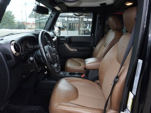 Used 2017 Jeep Wrangler Unlimited Sahara image 23