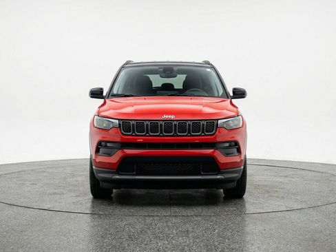 Used 2025 Jeep Compass Limited AWD/4WD image 2