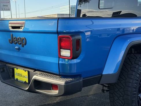 New 2025 Jeep Gladiator Sport image 10