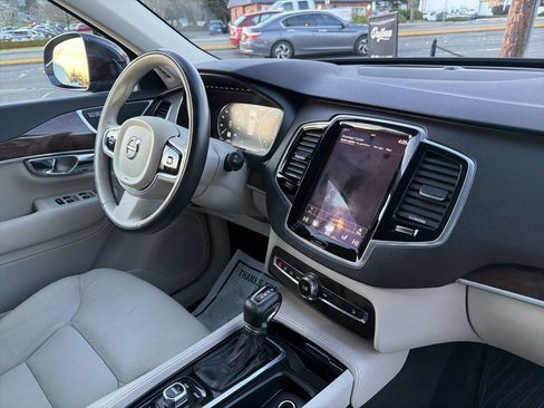 Used 2016 Volvo XC90 T6 Momentum w/ Momentum Plus Package image 20