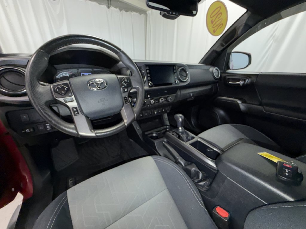 Used 2020 Toyota Tacoma TRD Off-Road w/ Technology Package AWD/4WD image 3