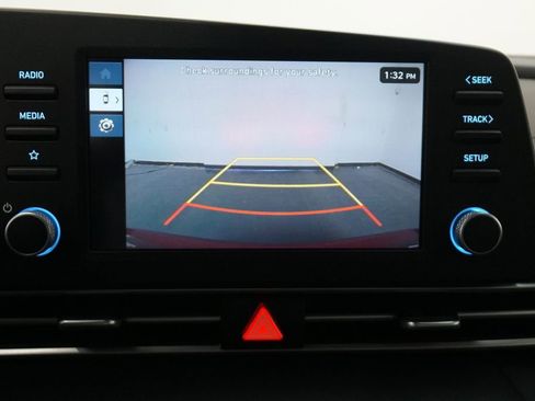 Certified 2025 Hyundai Elantra SE image 33