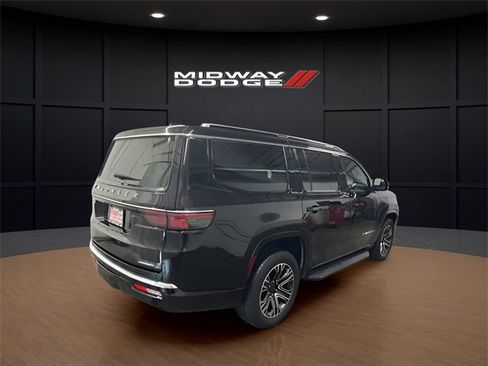 Used 2024 Jeep Wagoneer Series II w/ Flexible Seating Group image 4