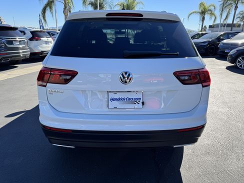 Certified 2019 Volkswagen Tiguan SE w/ Panoramic Sunroof Package image 9