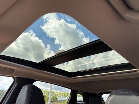 New 2026 Nissan Kicks SR w/ SR Premium Package FWD image 24