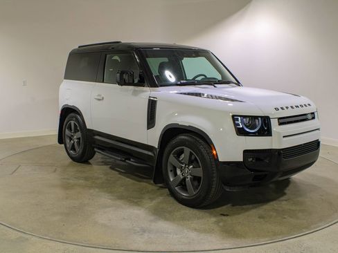 Used 2025 Land Rover Defender 90 X-Dynamic SE AWD/4WD image 7