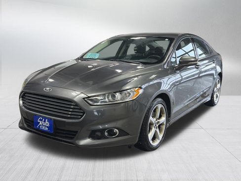 Used 2016 Ford Fusion SE w/ Equipment Group 201A image 3