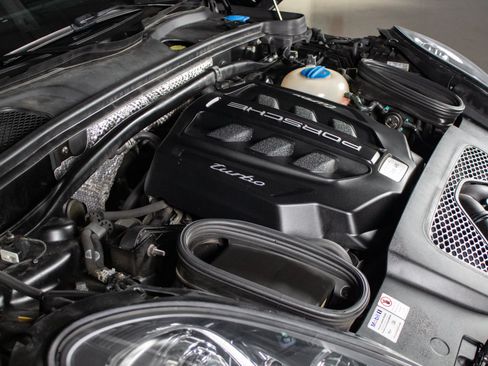 Used 2018 Porsche Macan Turbo AWD/4WD image 48