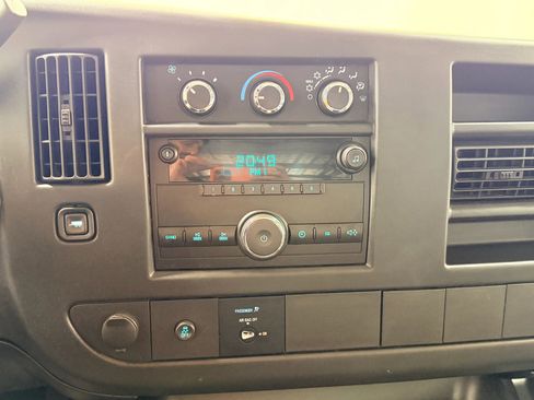 Used 2014 Chevrolet Express 2500 RWD image 15