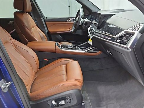 Used 2025 BMW X7 M60i image 25
