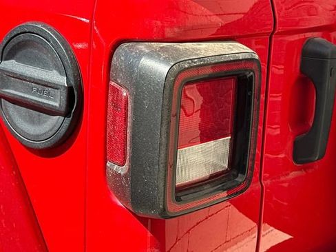 Used 2022 Jeep Wrangler Unlimited Sahara AWD/4WD image 13