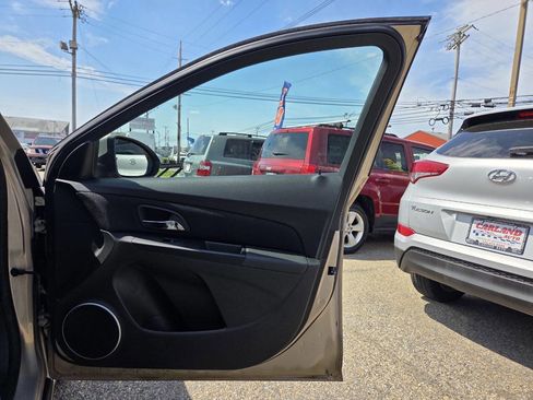 Used 2011 Chevrolet Cruze LT image 15