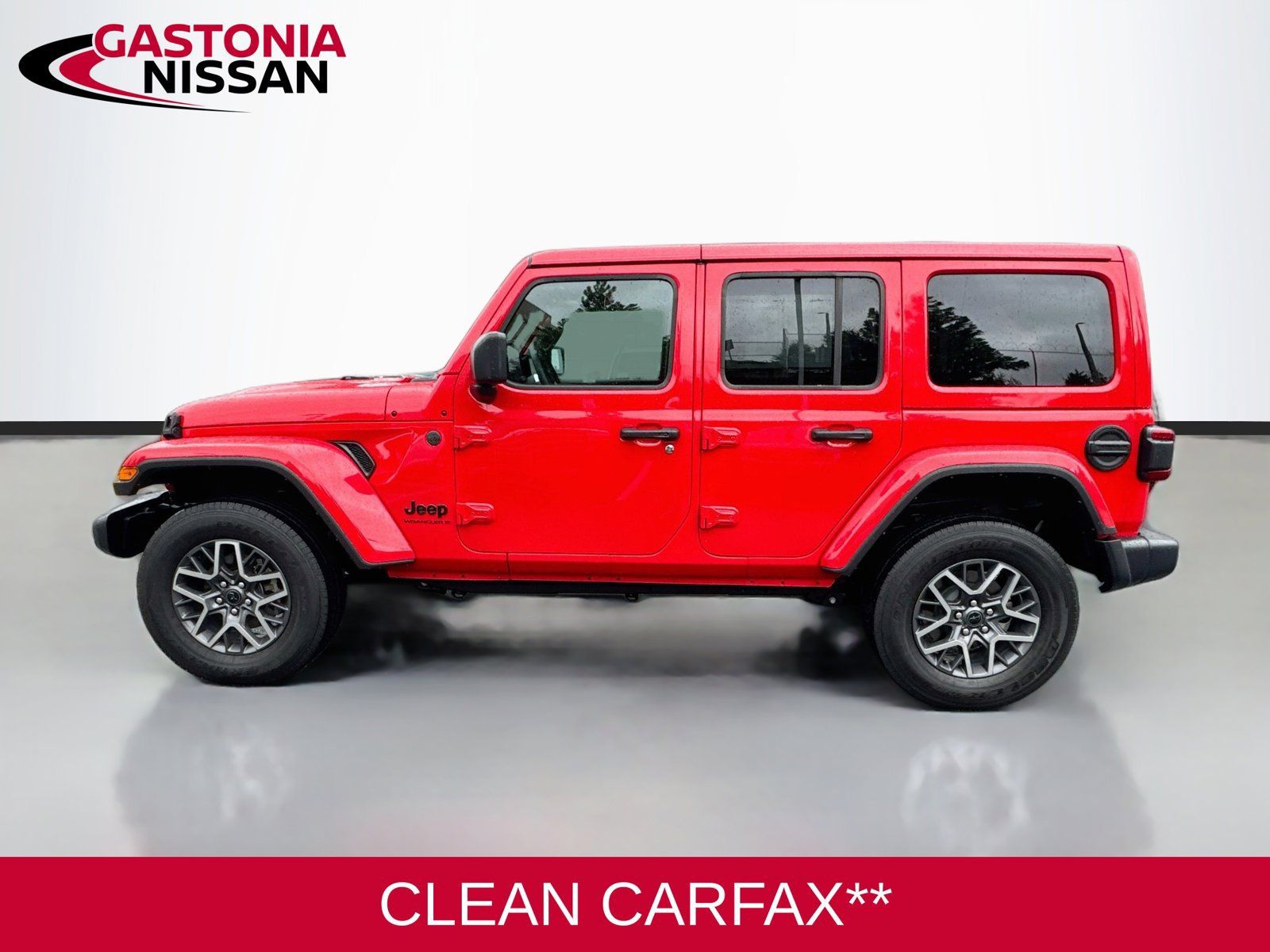 Used 2025 Jeep Wrangler Unlimited Sahara AWD/4WD image 5